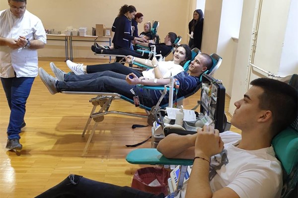 Sjajne vijesti: Akciji darivanja krvi u Kaštelama odazvali se i brojni maturanti